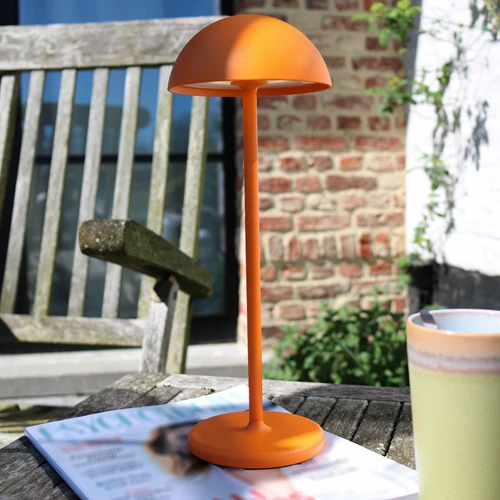 Lucide JOY - Oplaadbare Tafellamp Binnen/Buiten - Accu/Batterij - Ø 12 cm - LED Dimb. - 1x1,5W 3000K - IP54 - Oranje - sfeer 1